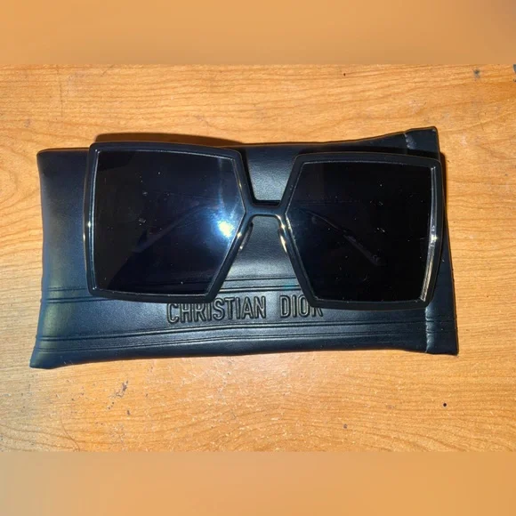 Dior | Accessories | Christian Dior 3montaigne Su Oversized  display picture 1